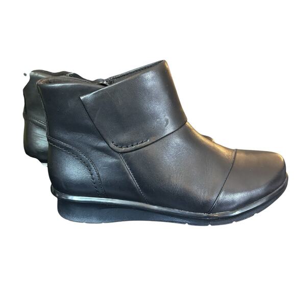 Clark’s Hope Track Black Leather Ankle Boot Size 6 Wide Side Zip Wedge Heel - Picture 5 of 9